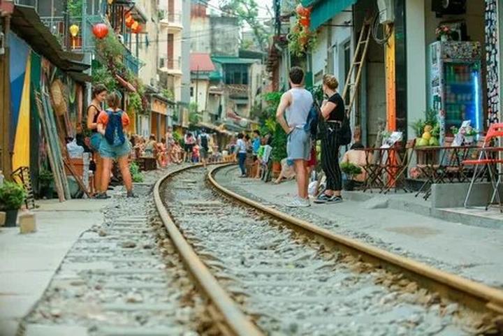 Phương Oanh diện set đồ 50 - Cảm hứng video marketing từ Hotspot Matrix